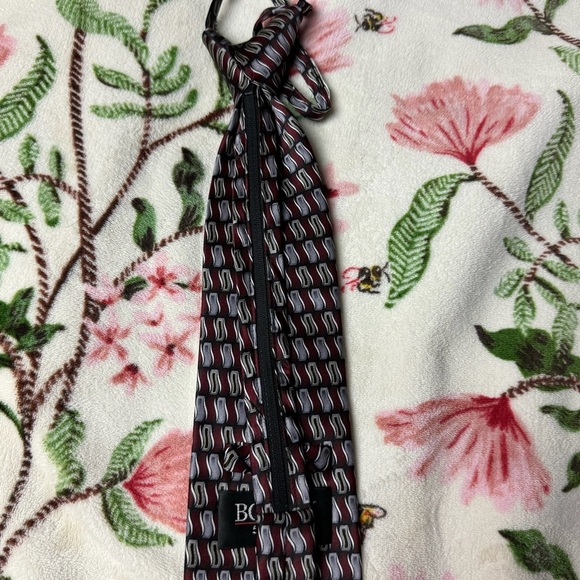 Sophisticated Black and Red Geometric Men's Tie - Picture 3 of 4